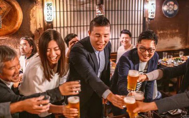 Văn hóa “bonenkai” liên hoan tất niên tại Nhật Bản: Giúp gắn kết tình đồng nghiệp nhưng là nỗi sợ khó nói với Gen Z
