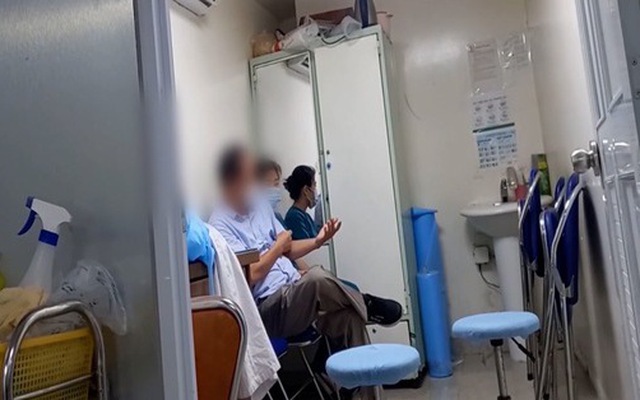 Bác sĩ Trung Quốc bị tước chứng chỉ hành nghề vì 'vẽ bệnh án'