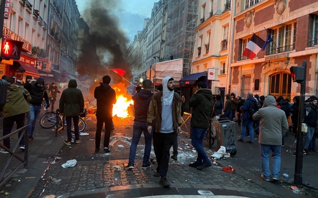 Biểu tình bạo lực của người Kurd ở Paris trong ngày Giáng sinh