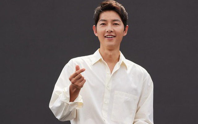 Song Joong Ki họp báo buổi chiều, người hâm mộ chờ từ 6 giờ sáng