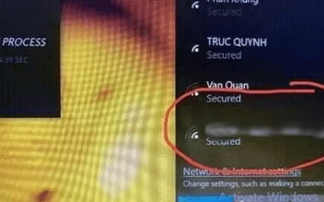 Mở laptop kết nối Internet, thanh niên nhìn thấy tên wifi liền muốn tiền đình: Ra trường rồi nhưng vẫn bị thứ này ám ảnh!