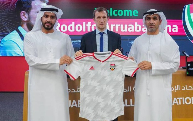 ĐT UAE bổ nhiệm HLV người Argentina thay thế Bert Van Marwijk