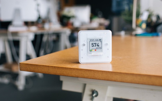 Anh phát triển thiết bị cảnh báo lây nhiễm COVID-19 tại trường học và công sở