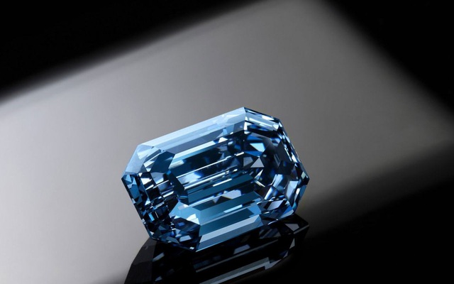 Bí ẩn phía sau viên kim cương xanh 48 triệu USD