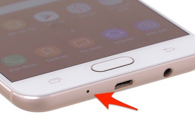 Cái lỗ nhỏ dưới điện thoại di động có công dụng gì?