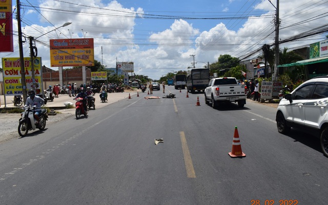 Người đàn ông tử vong thương tâm sau cú va chạm với xe tải