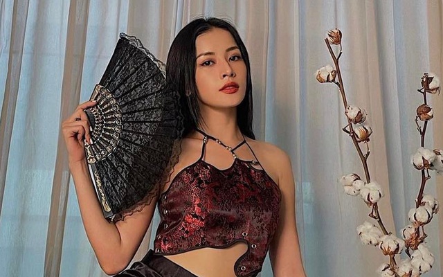 "Bắn" tiếng Anh ngày mùng 3 Tết, Chi Pu lại bị chê cười vì lỗi sai cơ bản