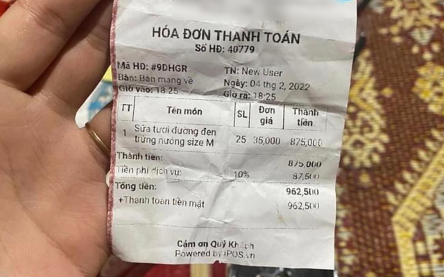 Trả thêm hơn 3k phí dịch vụ ngày Tết cho 1 ly trà sữa, cô gái bóc phốt: Đắt hơn cắt cổ gà!