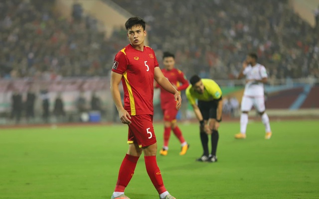 Trung vệ Việt Nam gây chú ý sau trận đấu Oman: Cao 1m86, fangirl tranh nhau nhận "chồng"