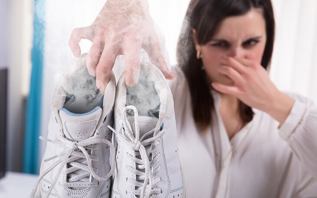 Xử lý mùi hôi khó chịu và vi khuẩn trong giày bằng những nguyên liệu quen thuộc