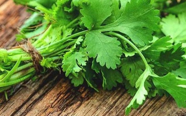 8 lợi ích sức khỏe của rau mùi và những lưu ý khi sử dụng