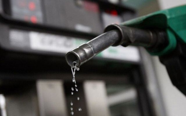 Bộ Công thương kiến nghị giảm thuế 2.000 đồng mỗi lít xăng