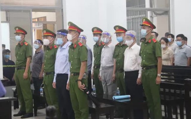 2 cựu Chủ tịch UBND tỉnh Khánh Hòa lãnh tổng cộng 10 năm tù