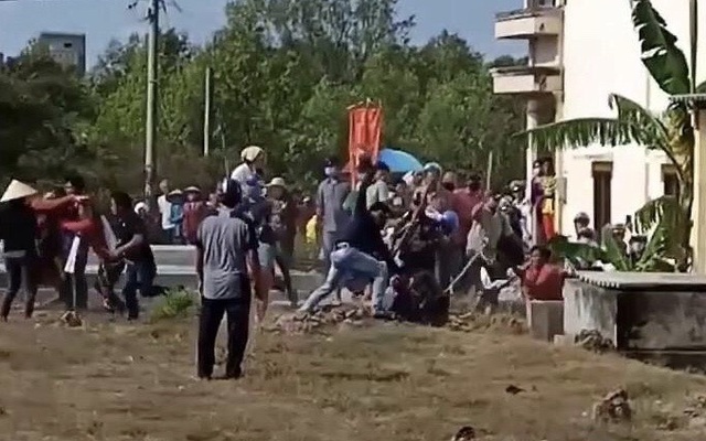 Đánh hàng xóm gãy 5 xương sườn, chấn động não chỉ vì để trâu sang ăn cỏ