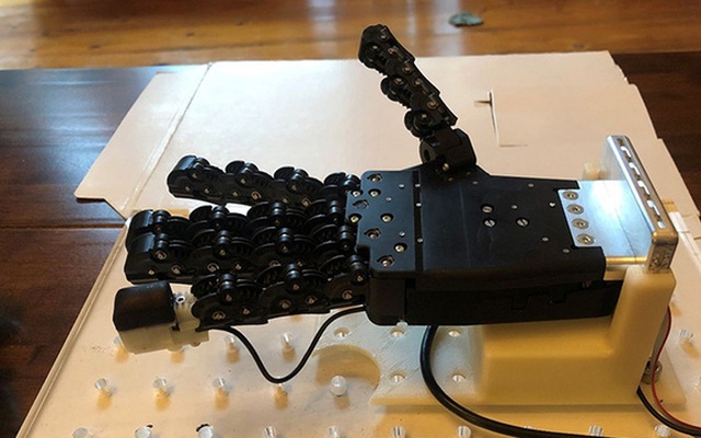 Dùng máy in 3D, các nhà khoa học tạo ra ngón tay robot có khả năng 'đụng chạm' nhạy như ngón tay con người