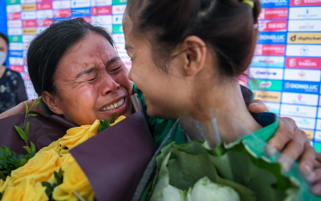 Tấm HCV đầu tiên dành cho bố và nỗi niềm ngập nước mắt của nữ võ sĩ Việt Nam