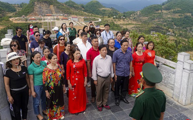 Du lịch Hà Giang chuyển mình, du khách đắm chìm trước cảnh đẹp mê hồn của vùng cao nguyên đá