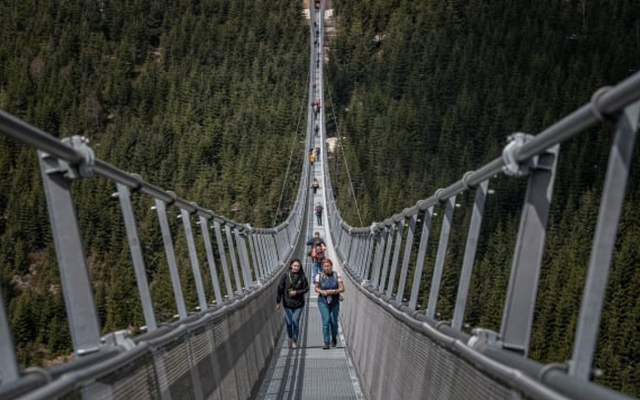 Cầu treo dài nhất thế giới chính thức được mở cửa ở Cộng hòa Séc