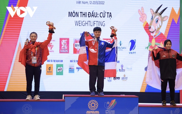 Khổng Mỹ Phượng hụt HCV cử tạ dù phá kỷ lục SEA Games