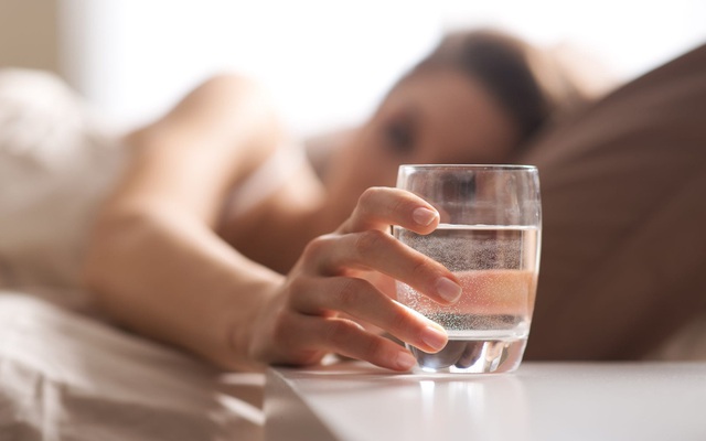 Uống nước vào buổi sáng tốt nhưng cần ghi nhớ 2 LƯU Ý để tránh phản tác dụng