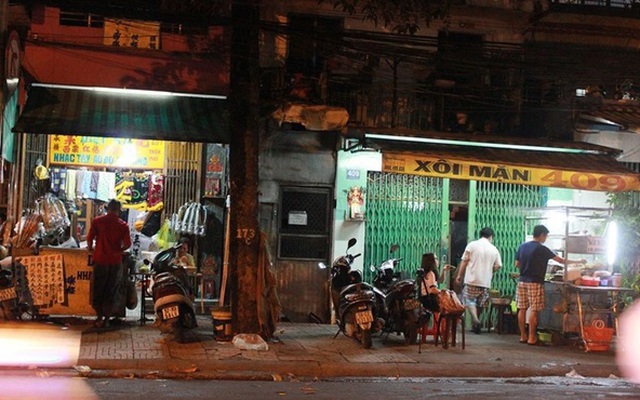 Kỳ lạ tiệm xôi nhà xác giữa lòng Sài Gòn: Khung cảnh đượm chất u tịch, vừa ăn vừa run nhưng hơn 40 năm vẫn tấp nập người xếp hàng