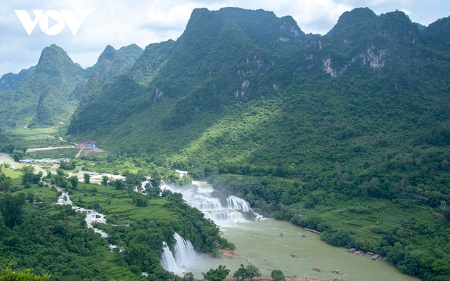 Chiêm ngưỡng vẻ đẹp bốn mùa tuyệt đẹp của thác Bản Giốc