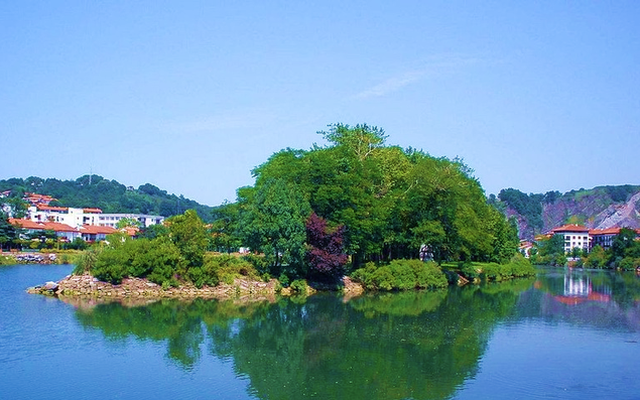 Hòn đảo kỳ lạ, cứ 6 tháng lại đổi quốc tịch 1 lần: Ai cũng muốn nhập tịch để "tận hưởng" nhiều ưu ái nhưng đến nay vẫn chưa có du khách nào được đặt chân tới