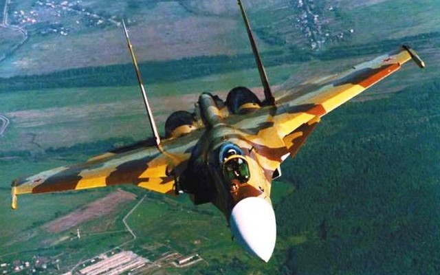 Su-37: Tiêm kích Nga khiến công chúng thế giới kinh ngạc vì màn trình diễn ngoạn mục