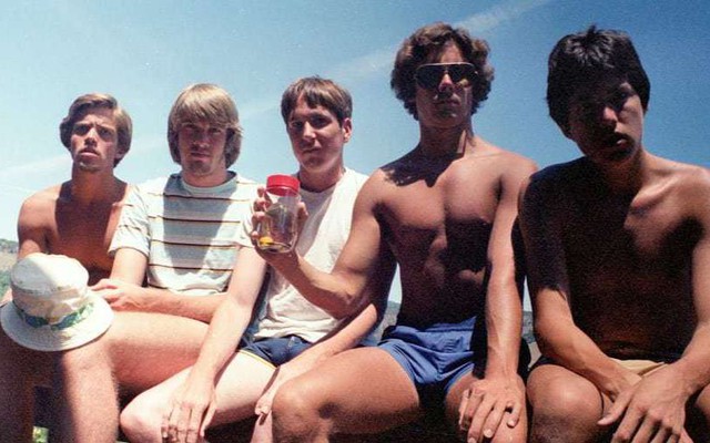 5 người đàn ông chụp cùng một kiểu ảnh suốt 40 năm