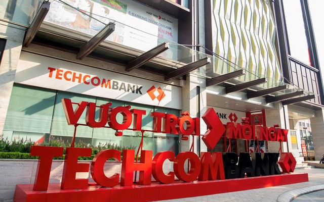 Thu nhập của nhân viên Techcombank có "khủng" như lời đồn nếu đem so sánh với thu nhập nhân viên MBBank, VPBank và ACB?