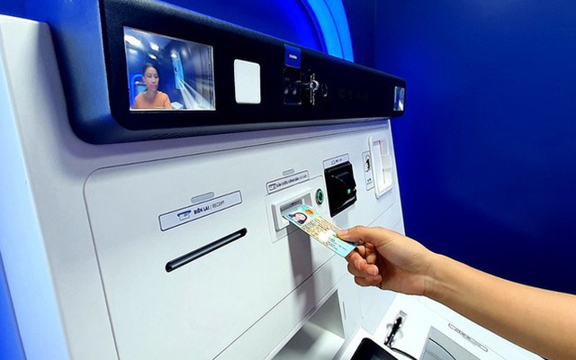 Lo ngại tăng phí khi giao dịch ATM bằng căn cước công dân