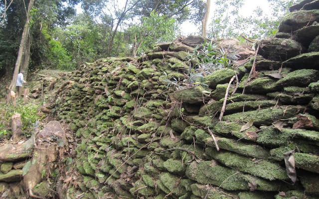Bí ẩn về lũy đá cổ "độc nhất vô nhị" ở Việt Nam