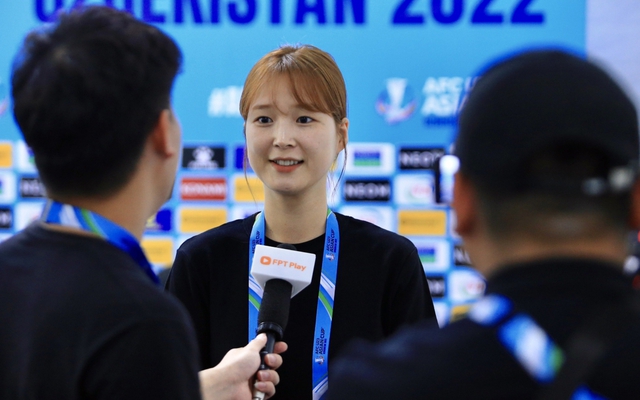 Phóng viên xinh đẹp Hàn Quốc nói điều bất ngờ về U23 Việt Nam