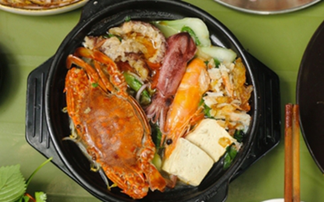 Hà Nội: Quán mì hải sản bán bằng niêu, doanh thu cả tỷ đồng mỗi tháng