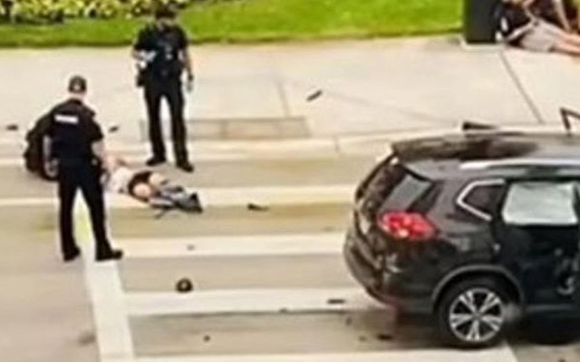 Vừa lái xe vừa có hành vi bất chấp nguy hiểm với người yêu, nam tài xế nhận hậu quả đáng sợ