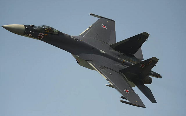 Cảnh quay hiếm có về trận không chiến giữa Su-35 và Mi-14