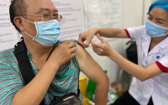 Có cần thiết tiêm mũi 4 vaccine COVID