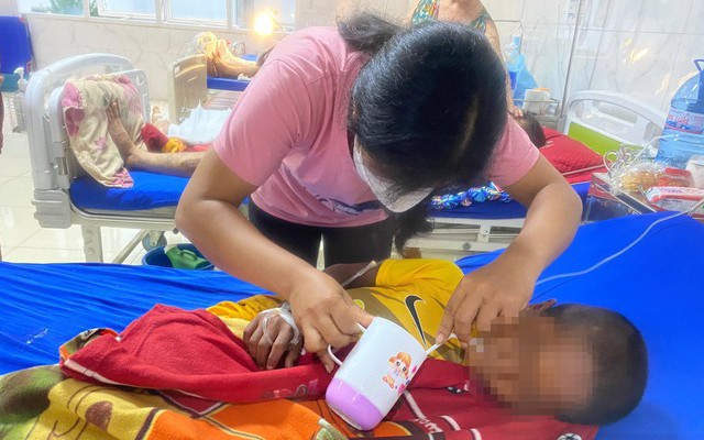 Vụ bé trai bị đốt 2 chân ở Đắk Lắk: Trưng cầu giám định tỷ lệ thương tích