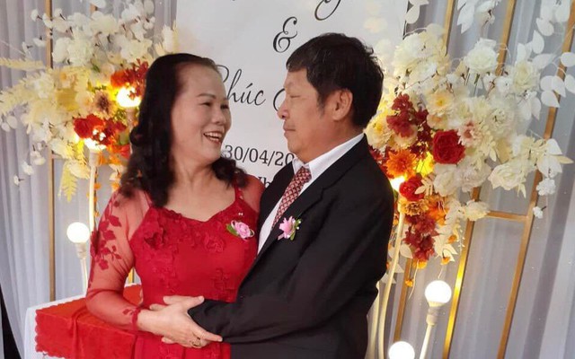 Ngưỡng mộ tình cảm đôi vợ chồng tuổi 60 ở Đắk Lắk: 'Dịu dàng với mình em'