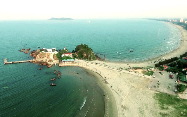 Di dời toàn bộ 220 ki-ốt dọc bờ biển để quy hoạch bãi biển Cửa Lò đẹp như "mơ"