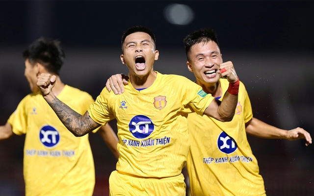 HLV Văn Sỹ “kêu oan” cho học trò sau trận hòa kịch tính trước Sài Gòn FC
