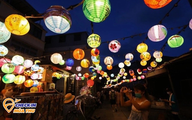 Ghé thăm làng chài thắp sáng 2500 chiếc đèn lồng vào dịp Trung thu: Sở cảnh sát cũ được cải tạo thành nơi không ngờ tới