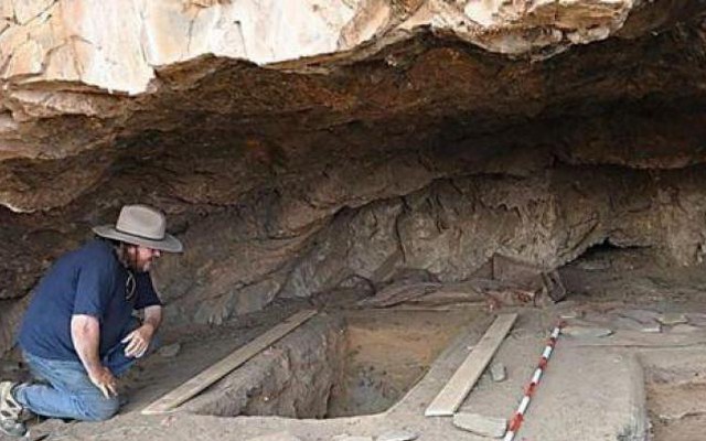 Đi tiểu, bất ngờ phát hiện di tích cổ của loài người 49.000 năm trước