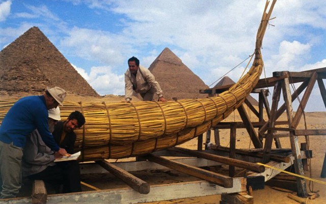 Thor Heyerdahl và chuyến phiêu lưu hoang dã vượt đại dương bằng thuyền tự chế