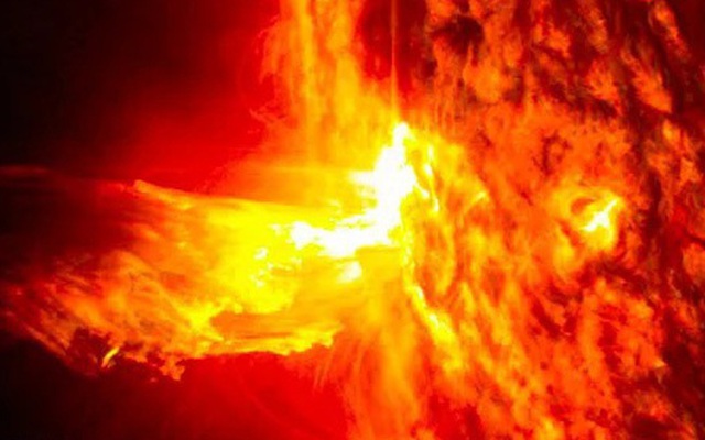 Bão mặt trời có thể đủ mạnh để 'diệt vong' Trái đất hay không?