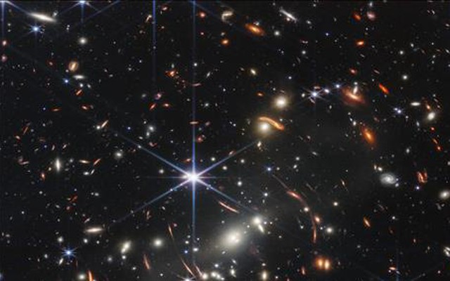 Kính thiên văn Webb cung cấp hình ảnh sắc nét về thiên hà Cartwheel