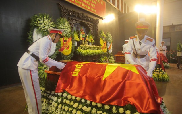 Xúc động nghi lễ phủ Quốc kỳ lên linh cữu 3 liệt sĩ cảnh sát PCCC