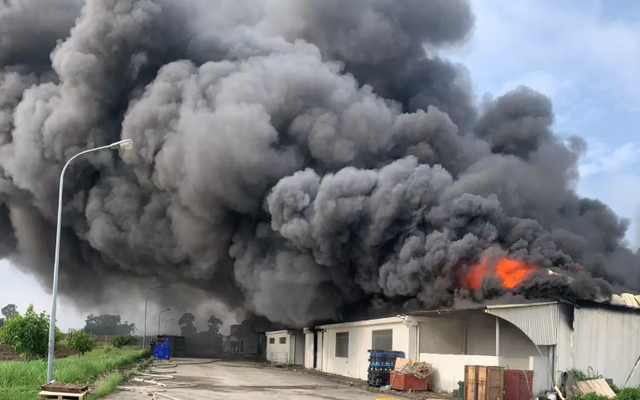 Hà Nội: Cháy lớn tại nhà xưởng trong khu công nghiệp Quang Minh