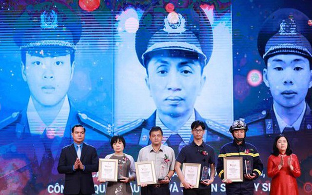 3 chiến sĩ phòng cháy chữa cháy được vinh danh trong chương trình Vinh quang Việt Nam
