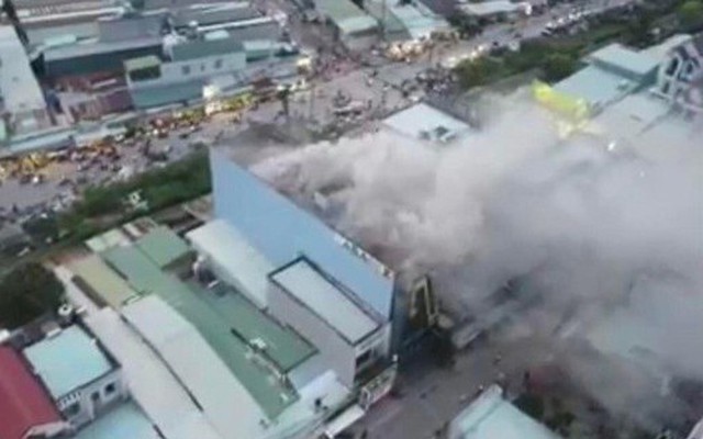 CLIP: Cảnh sát PCCC Đồng Nai thông tin về vụ cháy quán karaoke, 30 người tháo chạy